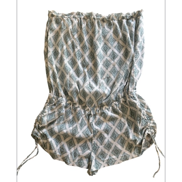 Victoria’s Secret Romper - Picture 1 of 3